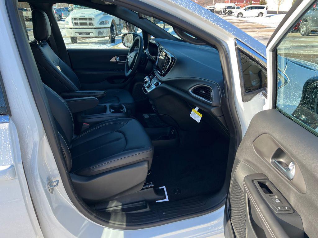 new 2026 Chrysler Pacifica car, priced at $38,764