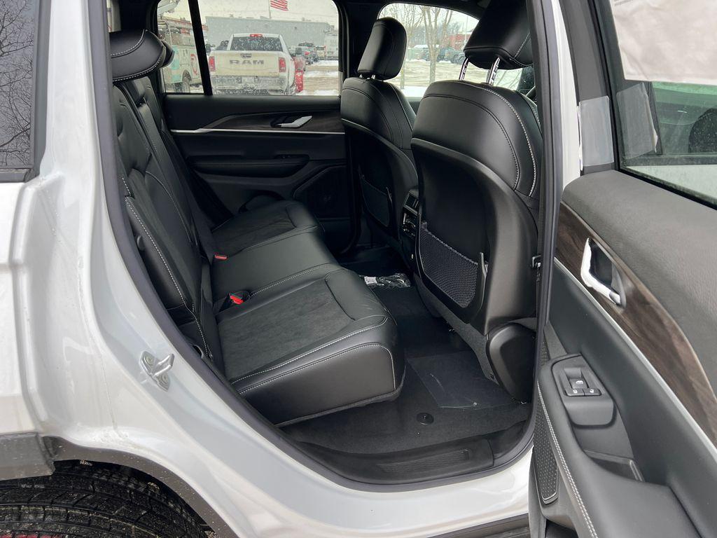 new 2026 Jeep Grand Cherokee car, priced at $38,487