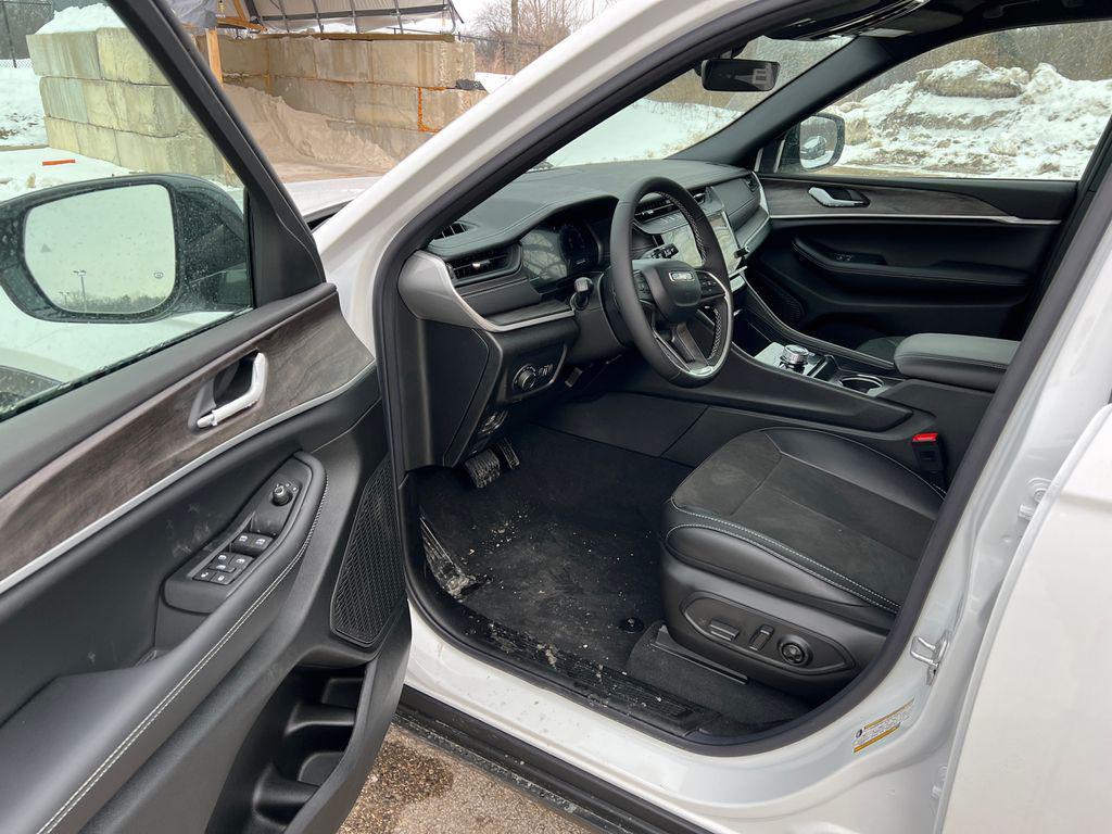 new 2026 Jeep Grand Cherokee car, priced at $38,487