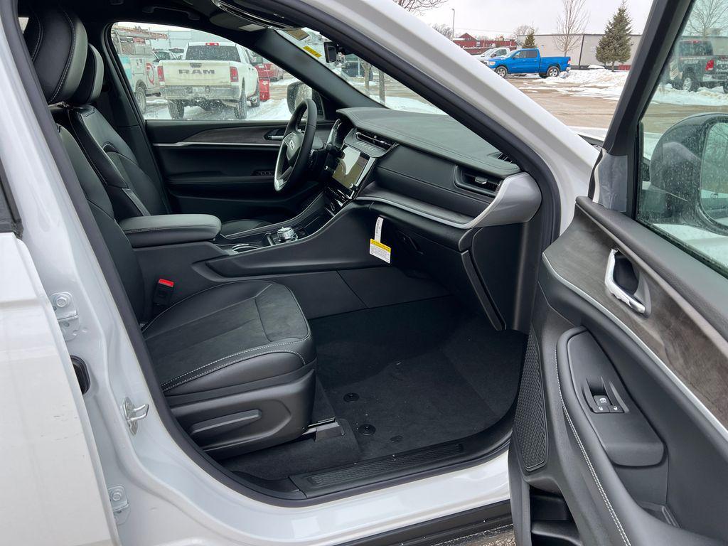 new 2026 Jeep Grand Cherokee car, priced at $38,487