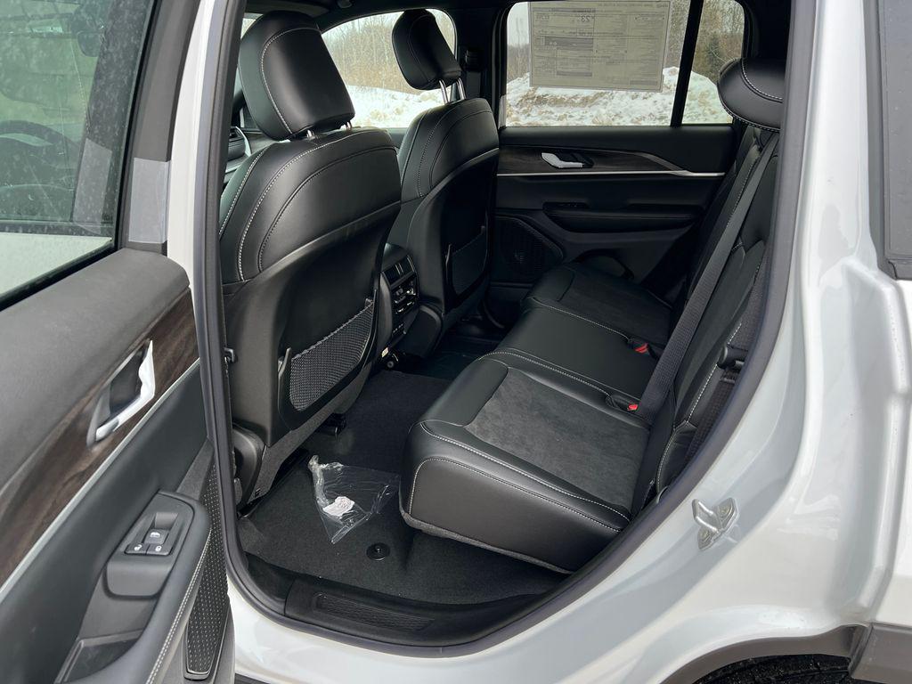 new 2026 Jeep Grand Cherokee car, priced at $38,487