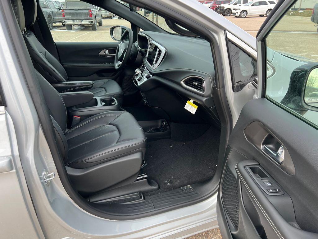 new 2026 Chrysler Pacifica car, priced at $41,595