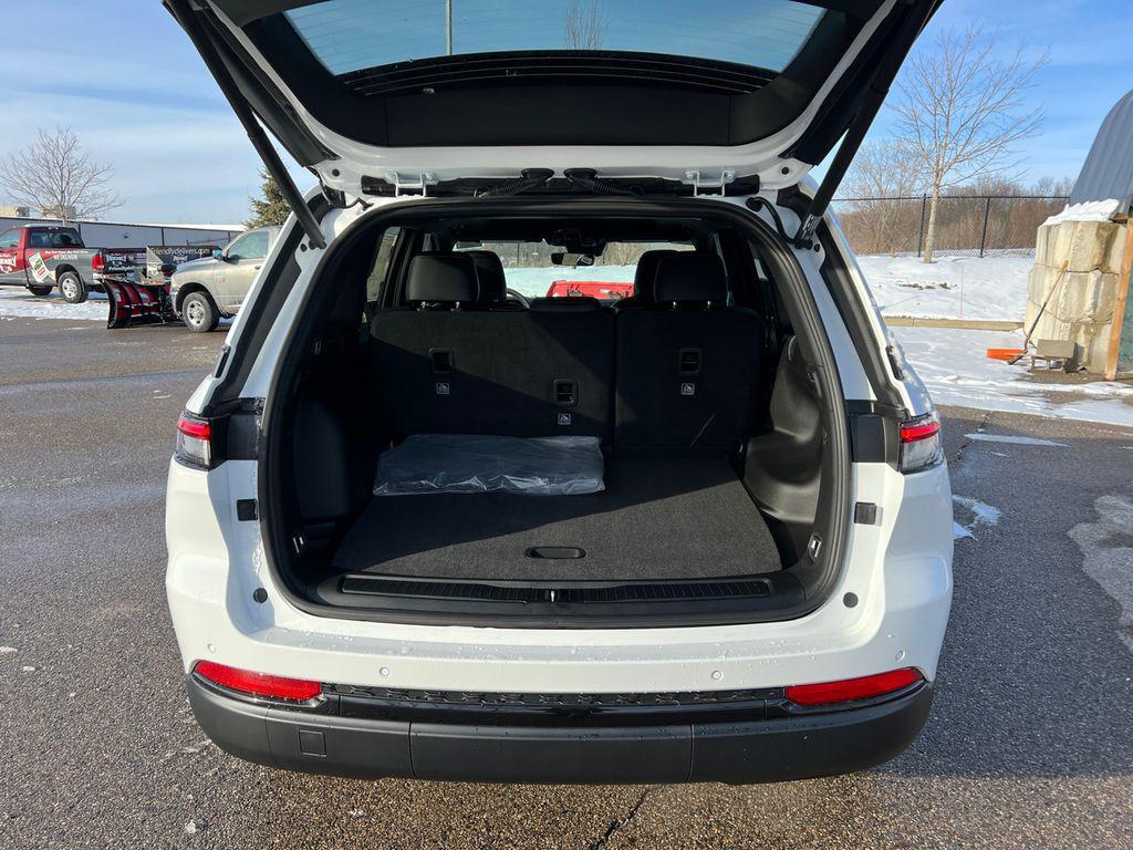 new 2025 Jeep Grand Cherokee car