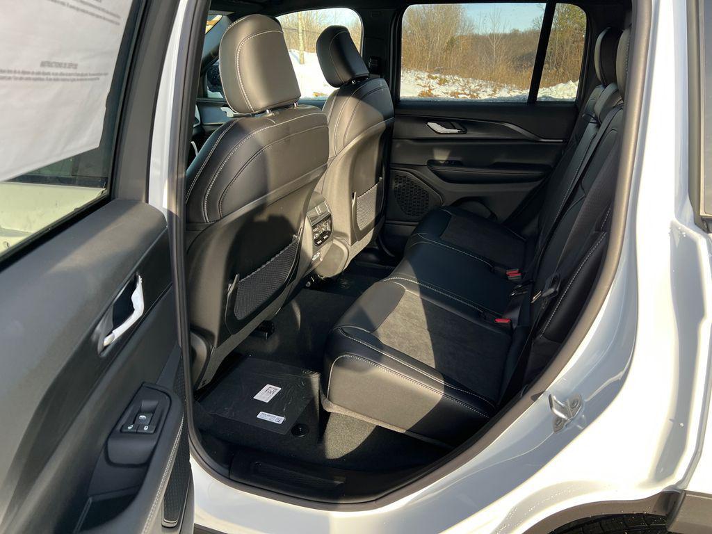 new 2025 Jeep Grand Cherokee car