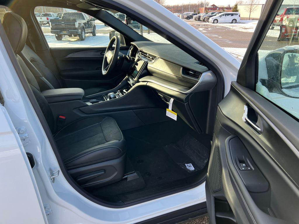 new 2025 Jeep Grand Cherokee car