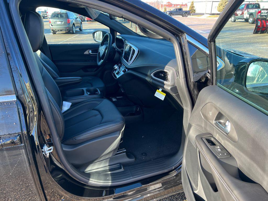 new 2026 Chrysler Pacifica car, priced at $39,041