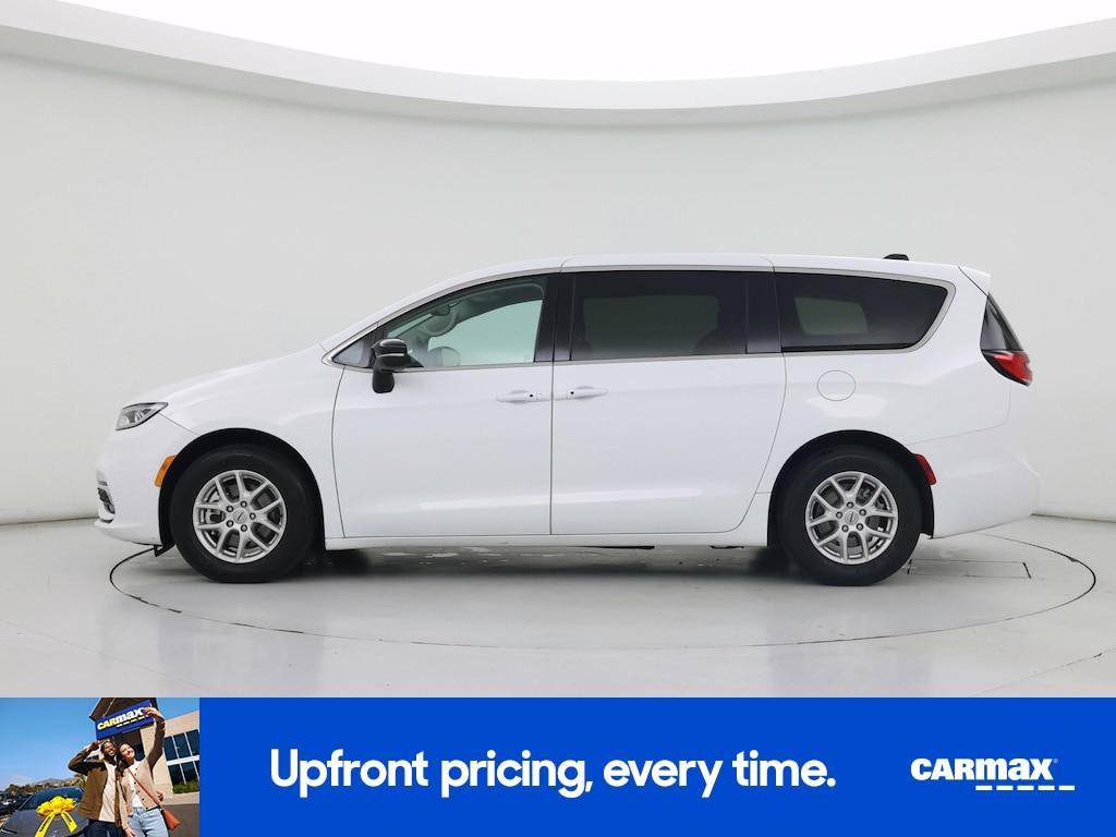 used 2024 Chrysler Pacifica car, priced at $25,998