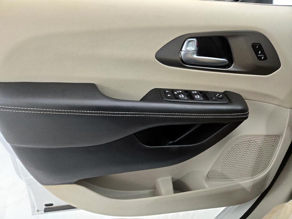 used 2023 Chrysler Pacifica car, priced at $34,998