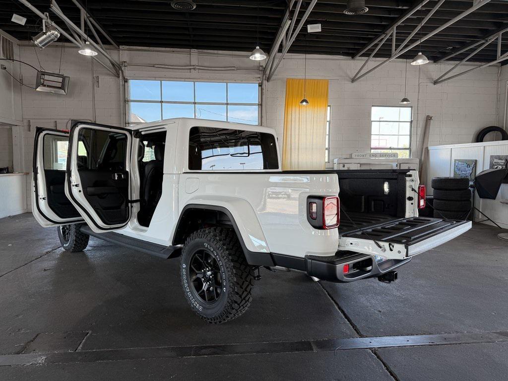 new 2025 Jeep Gladiator car, priced at $41,860