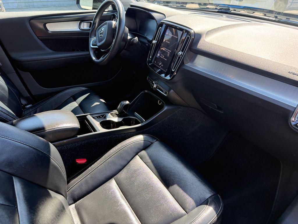 used 2022 Volvo XC40 car, priced at $21,099