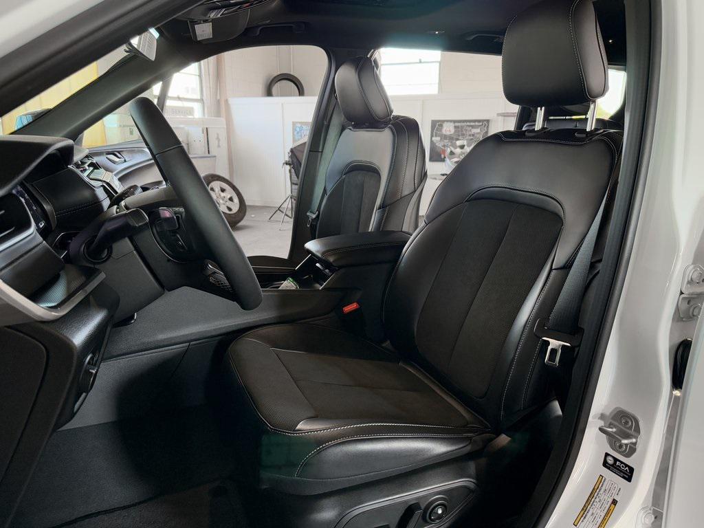 new 2025 Jeep Grand Cherokee L car, priced at $40,998