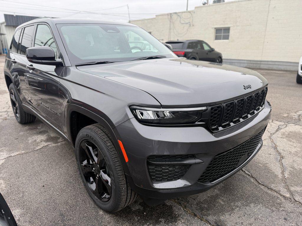 new 2025 Jeep Grand Cherokee car, priced at $42,928