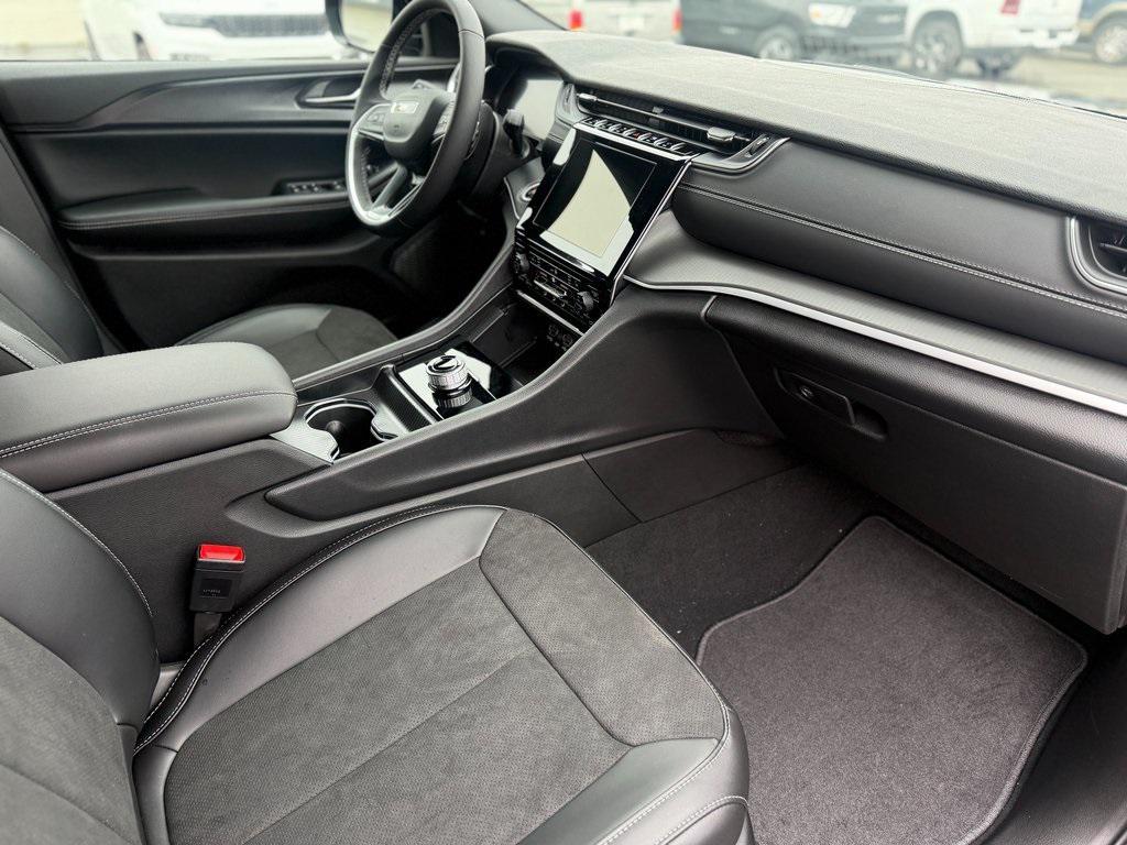 new 2025 Jeep Grand Cherokee car, priced at $43,528