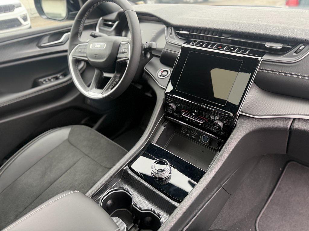 new 2025 Jeep Grand Cherokee car, priced at $43,528