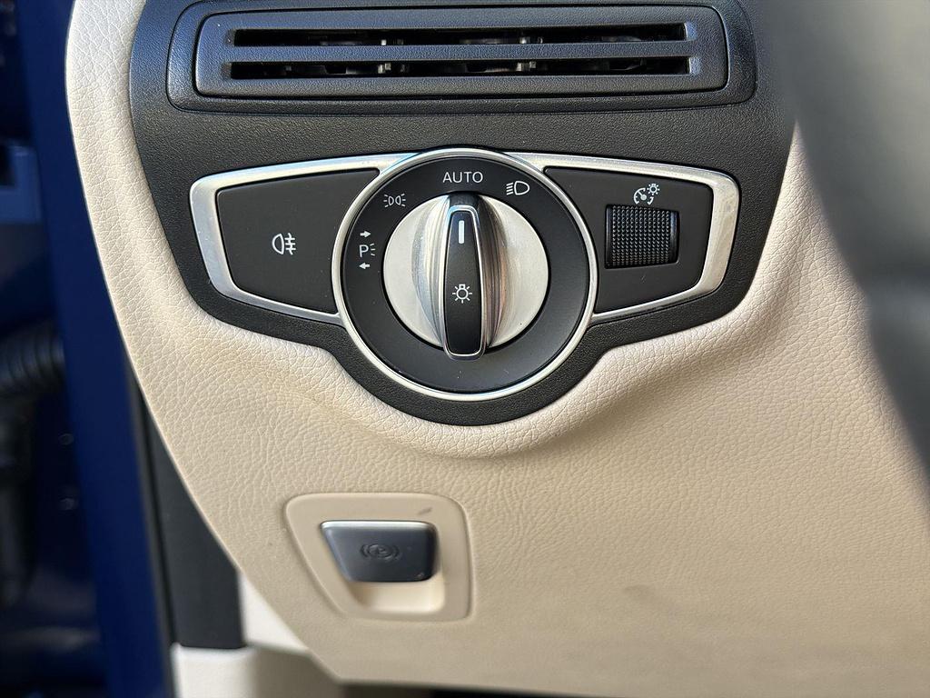 Mercedes-Benz GLC view 17
