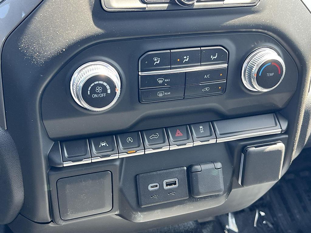 new 2025 GMC Sierra 1500 car, priced at $42,897