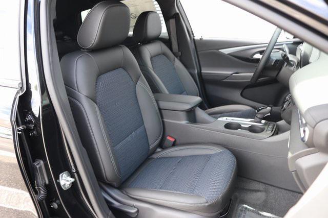 new 2025 Buick Envista car, priced at $25,280