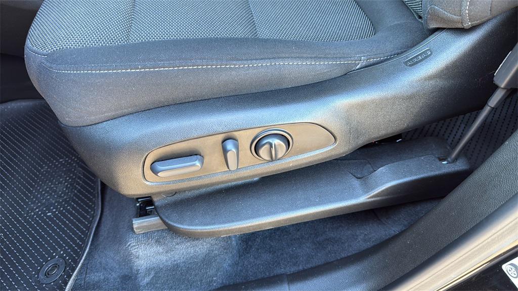 used 2023 Chevrolet Traverse car, priced at $28,400