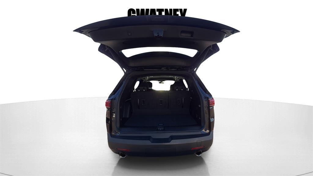 used 2023 Chevrolet Traverse car, priced at $28,400