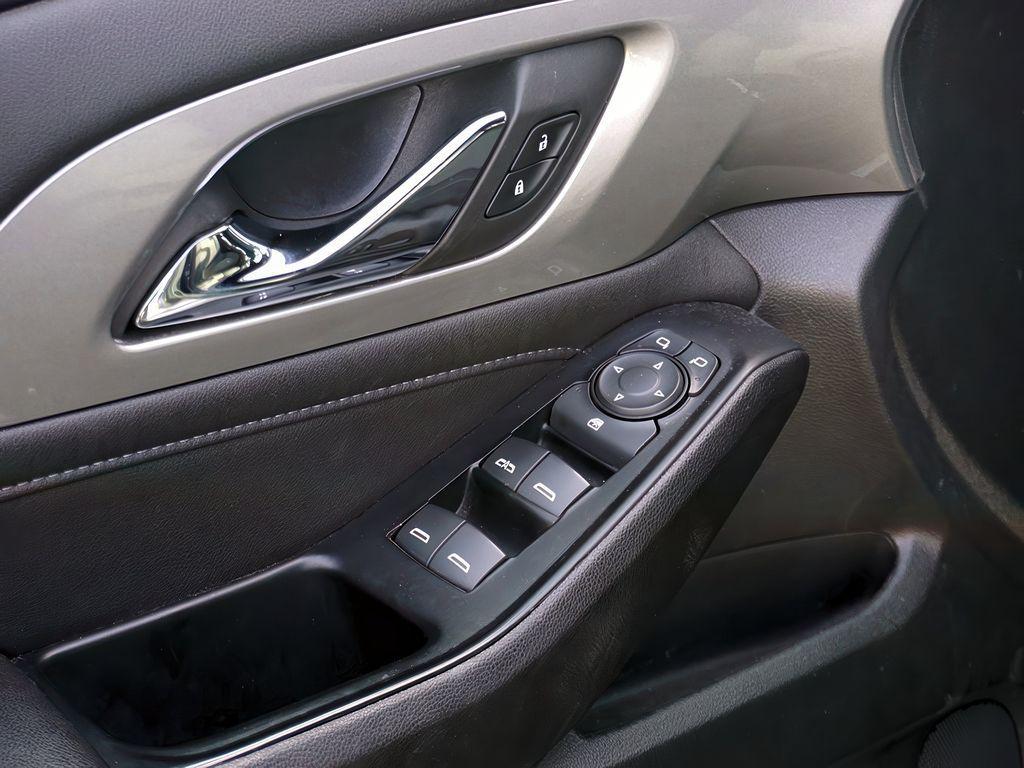 used 2023 Chevrolet Traverse car, priced at $31,999