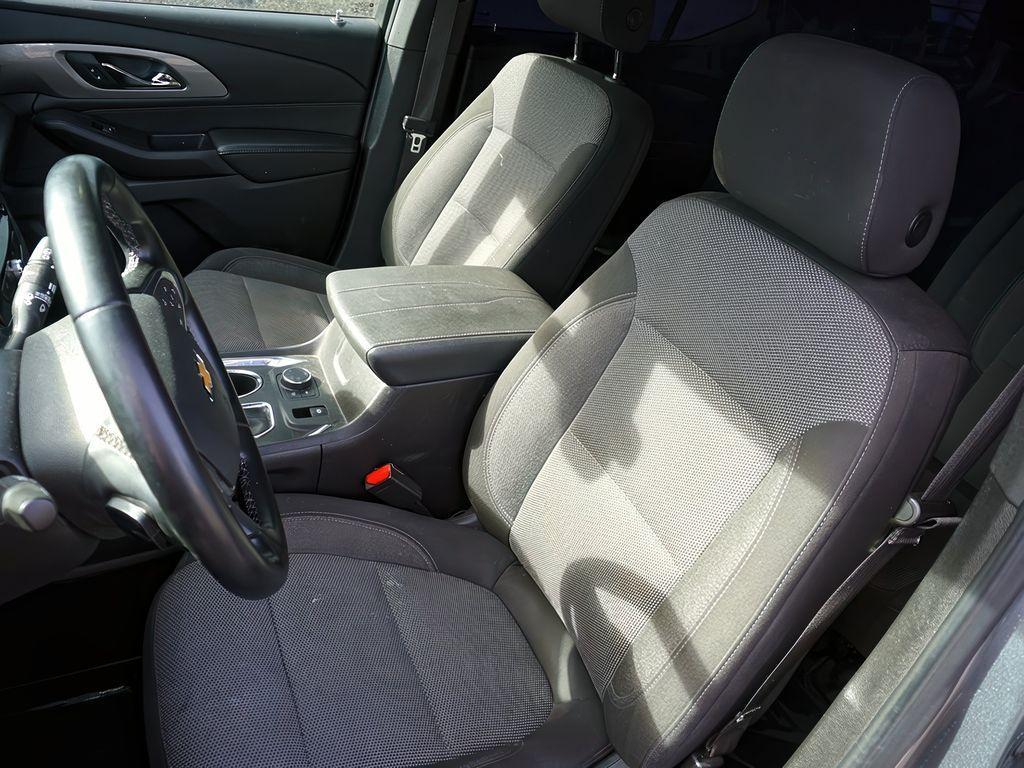 used 2023 Chevrolet Traverse car, priced at $31,999
