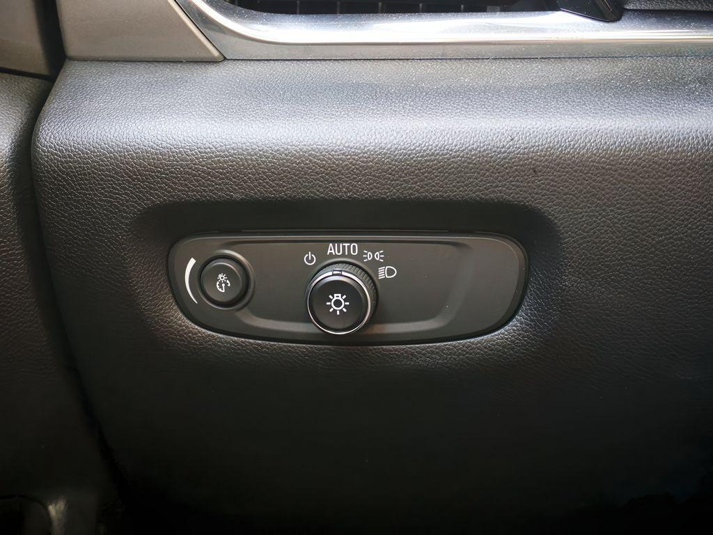 used 2023 Chevrolet Traverse car, priced at $31,999