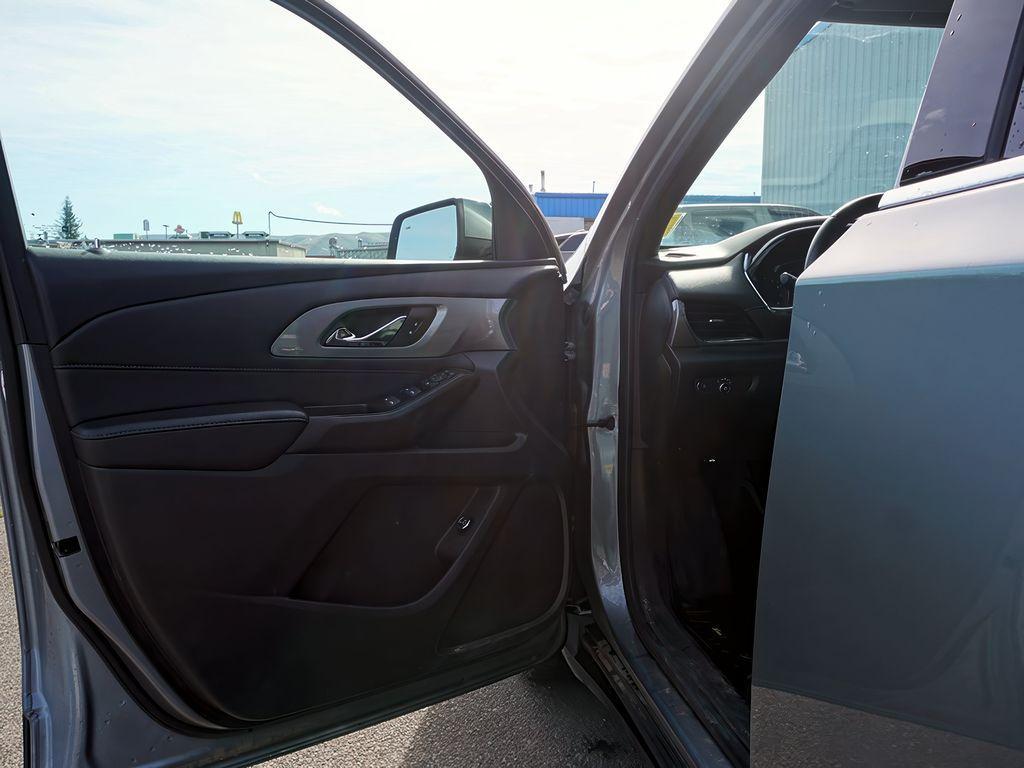 used 2023 Chevrolet Traverse car, priced at $31,999