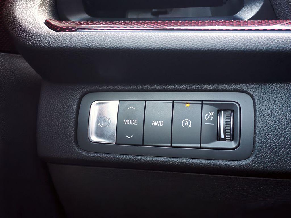 used 2024 Chevrolet Traverse car, priced at $54,999