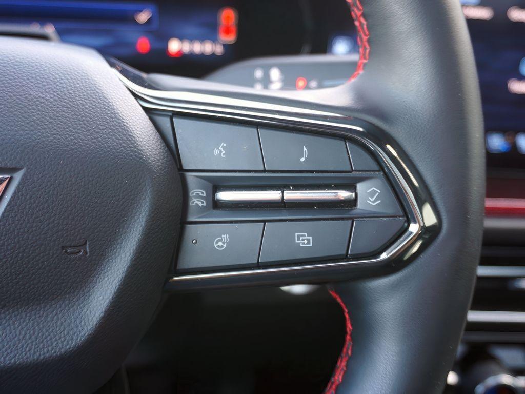 used 2024 Chevrolet Traverse car, priced at $54,999