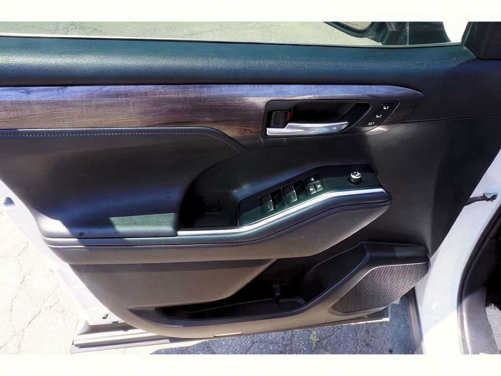 used 2022 Toyota Highlander car, priced at $29,699