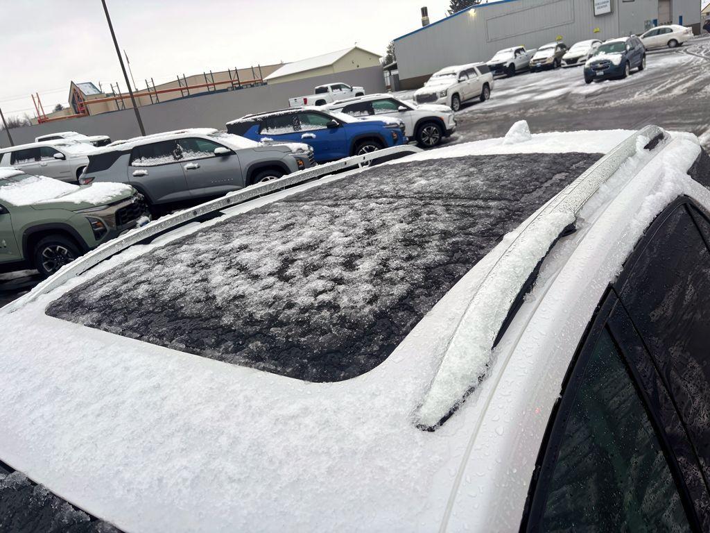 used 2024 Chevrolet Equinox car, priced at $27,999