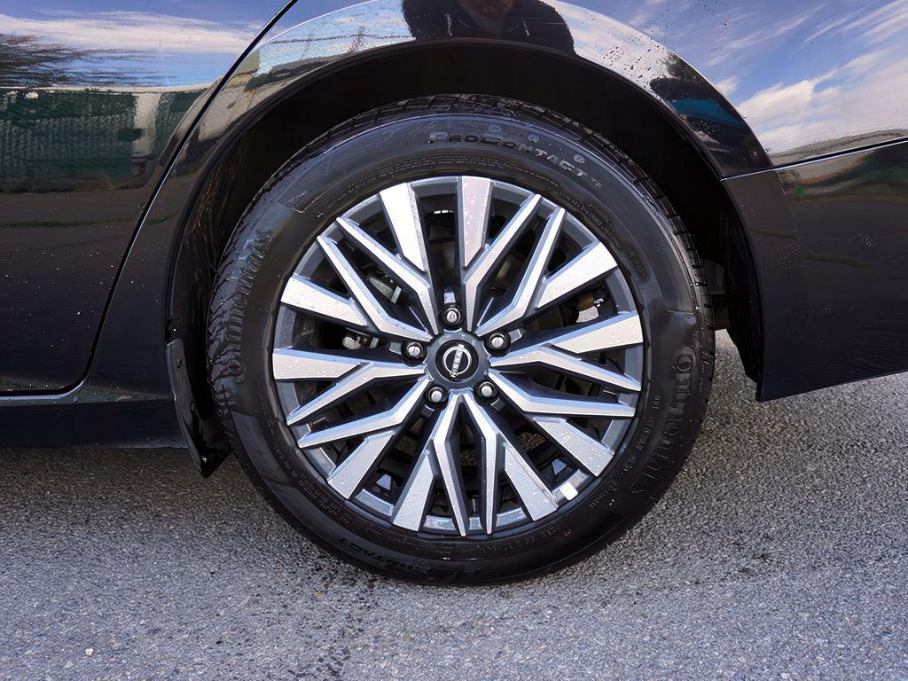 used 2025 Nissan Altima car, priced at $25,999