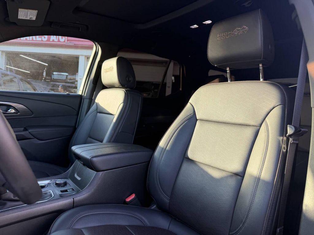 used 2023 Chevrolet Traverse car, priced at $32,495