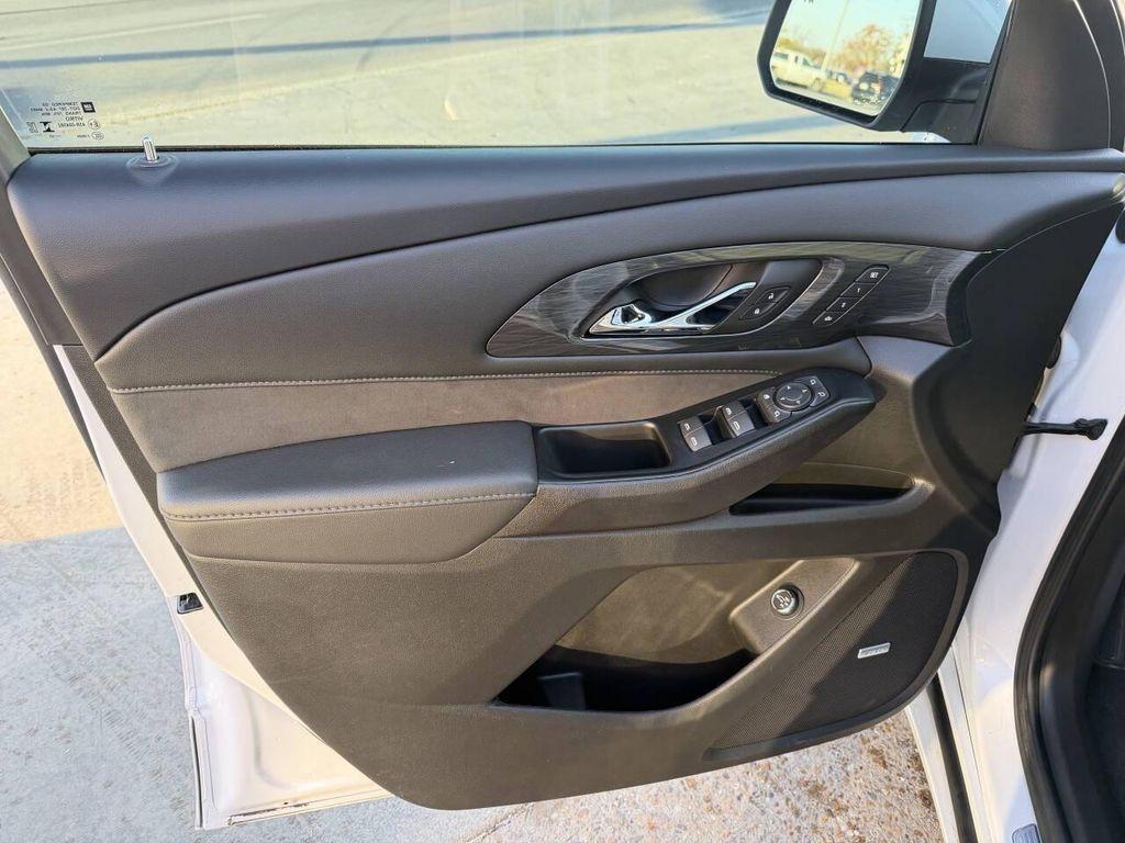used 2023 Chevrolet Traverse car, priced at $32,495