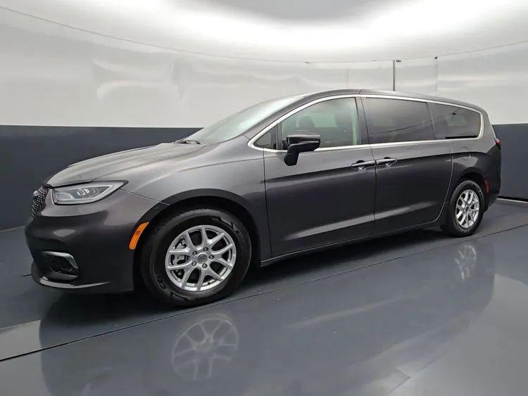 used 2023 Chrysler Pacifica car, priced at $20,995
