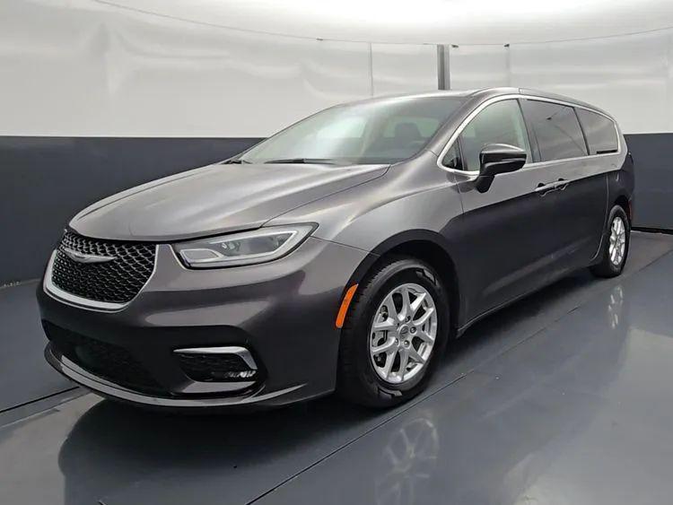 used 2023 Chrysler Pacifica car, priced at $20,995