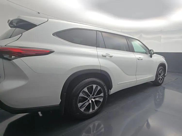 used 2022 Toyota Highlander car, priced at $30,995