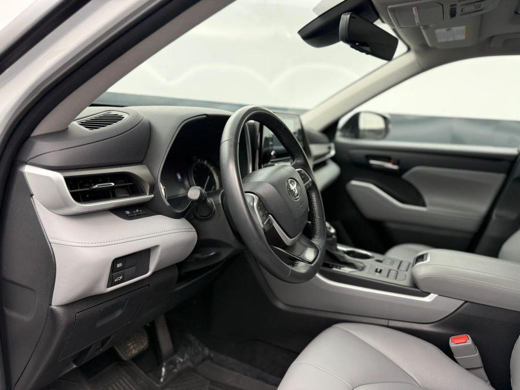used 2022 Toyota Highlander car, priced at $30,995