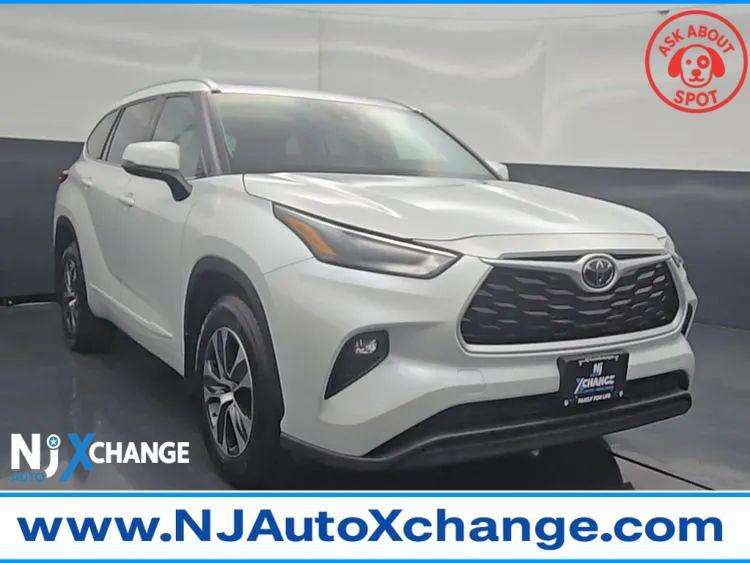 used 2022 Toyota Highlander car, priced at $30,995