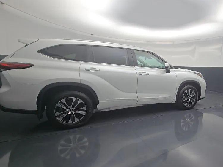 used 2022 Toyota Highlander car, priced at $30,995