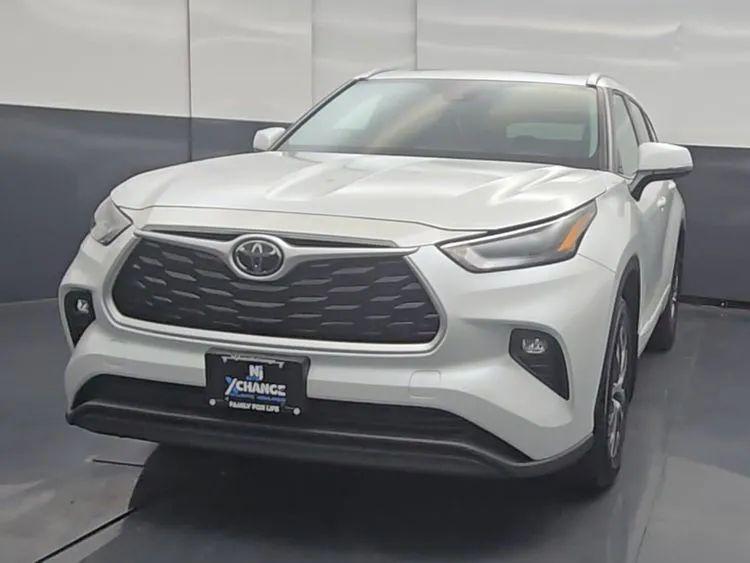 used 2022 Toyota Highlander car, priced at $30,995