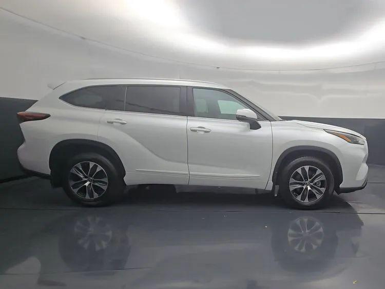 used 2022 Toyota Highlander car, priced at $30,995