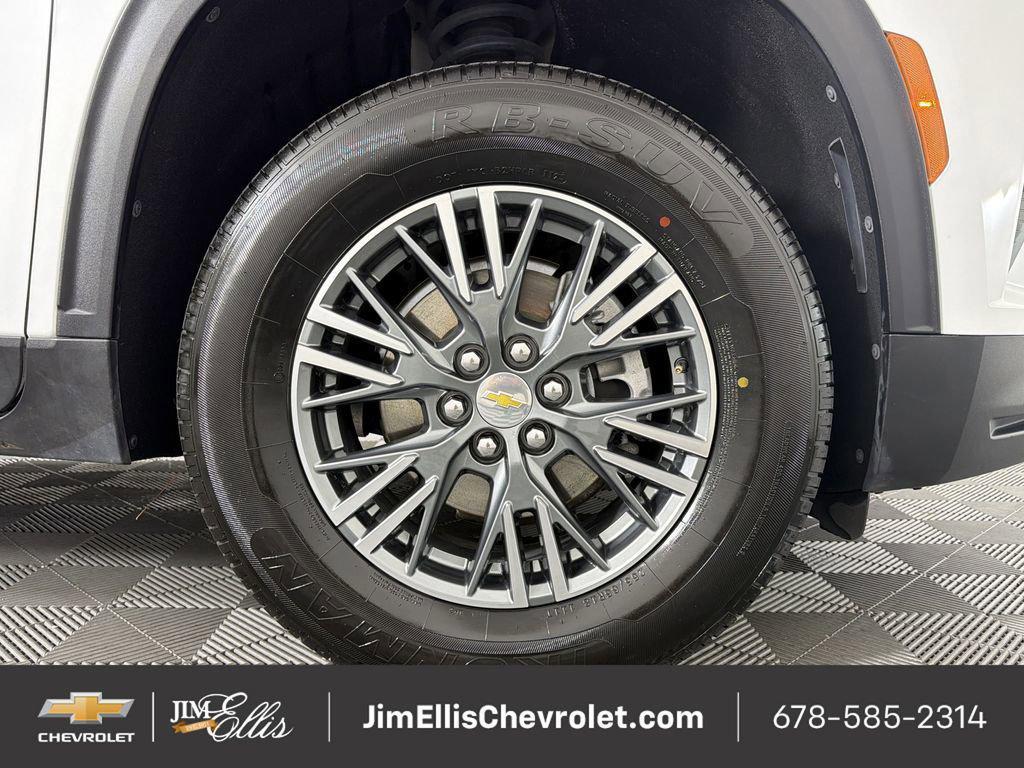 used 2024 Chevrolet Traverse car, priced at $33,046