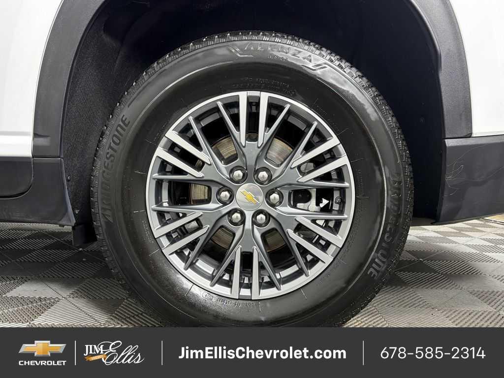 used 2024 Chevrolet Traverse car, priced at $33,046