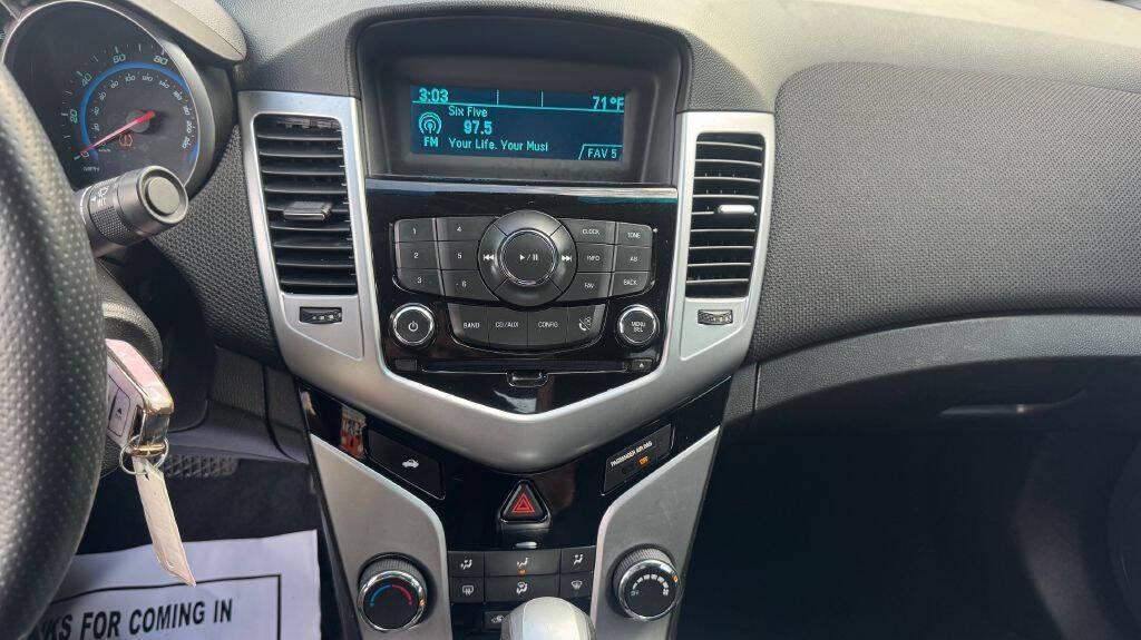 used 2015 Chevrolet Cruze car, priced at $5,900