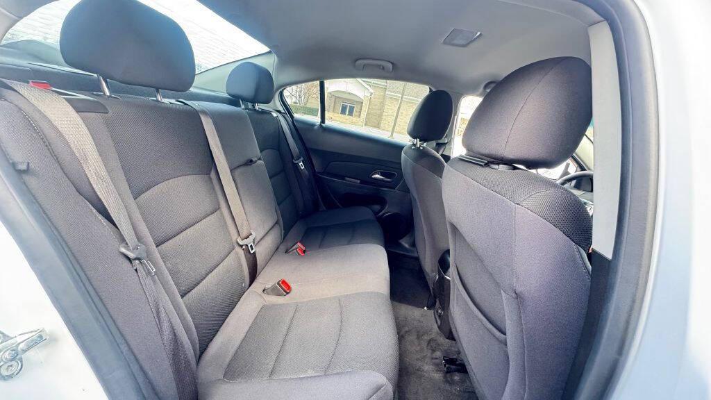 used 2015 Chevrolet Cruze car, priced at $5,900