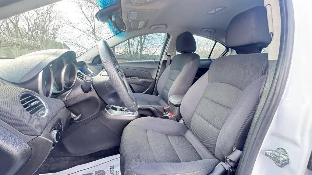 used 2015 Chevrolet Cruze car, priced at $5,900