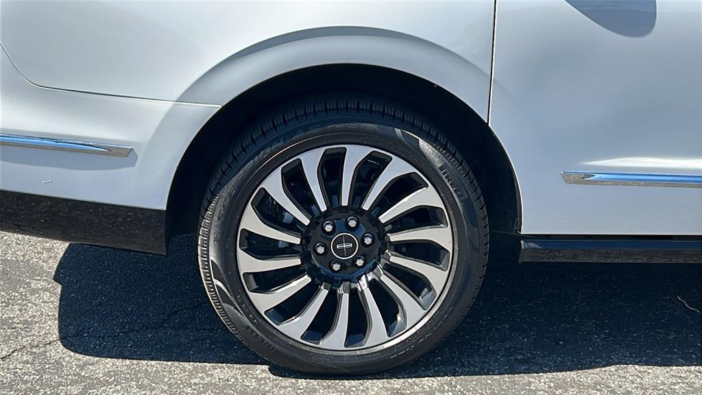 used 2022 Lincoln Navigator car, priced at $63,575