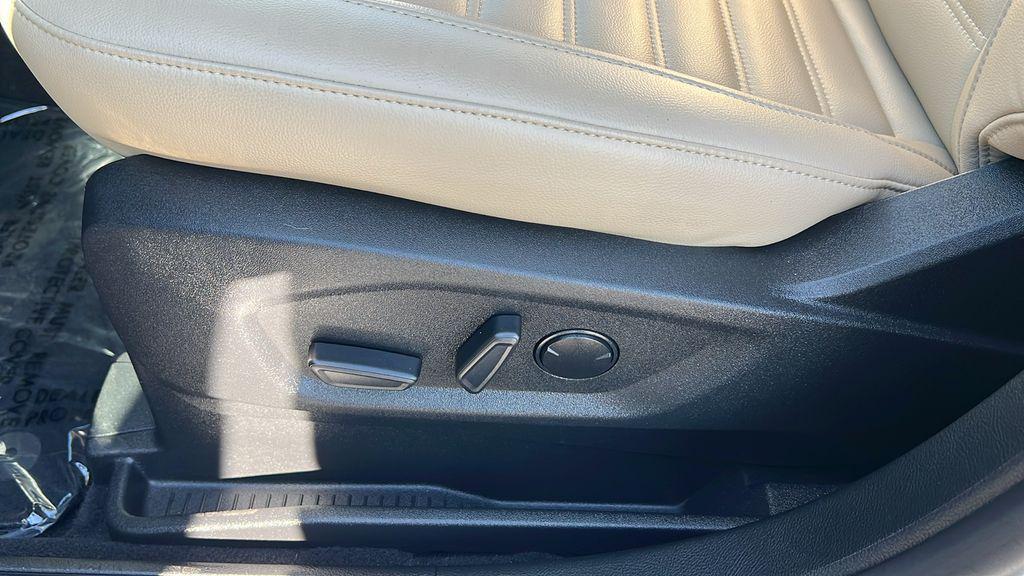 used 2023 Ford Edge car, priced at $30,328