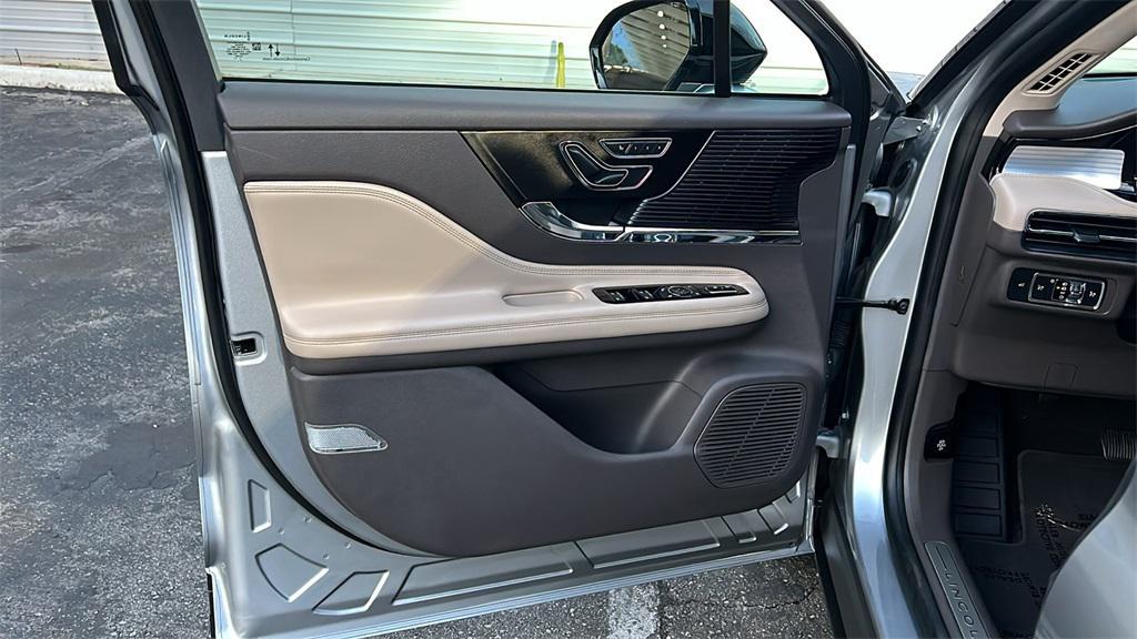 used 2022 Lincoln Corsair car, priced at $27,900